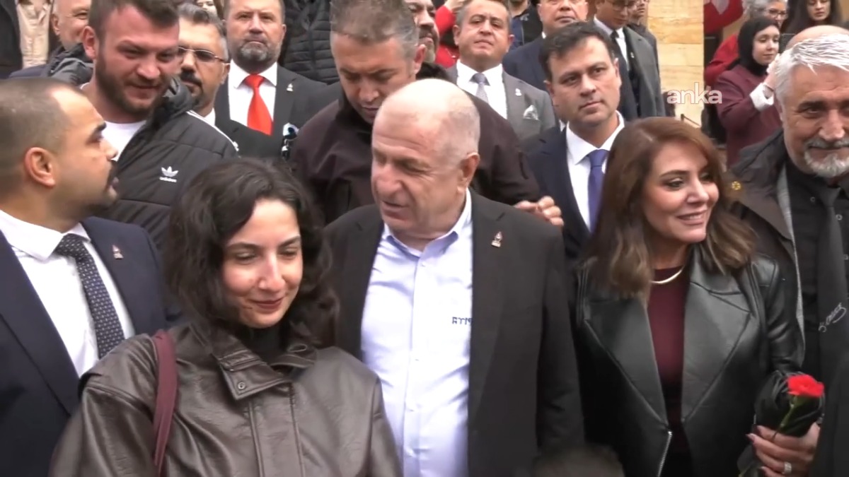 Ümit Özdağ, 29 Ekim Cumhuriyet Bayramı dolayısıyla Anıtkabir’i ziyaret etti