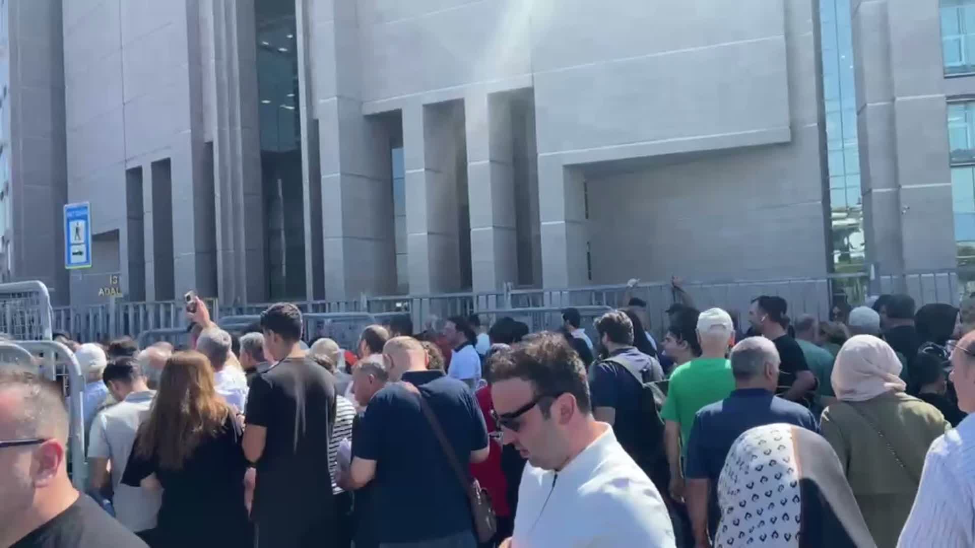 Vatandaşların, gazetecilerin adliyeye girişlerine kısıtlama getirildi