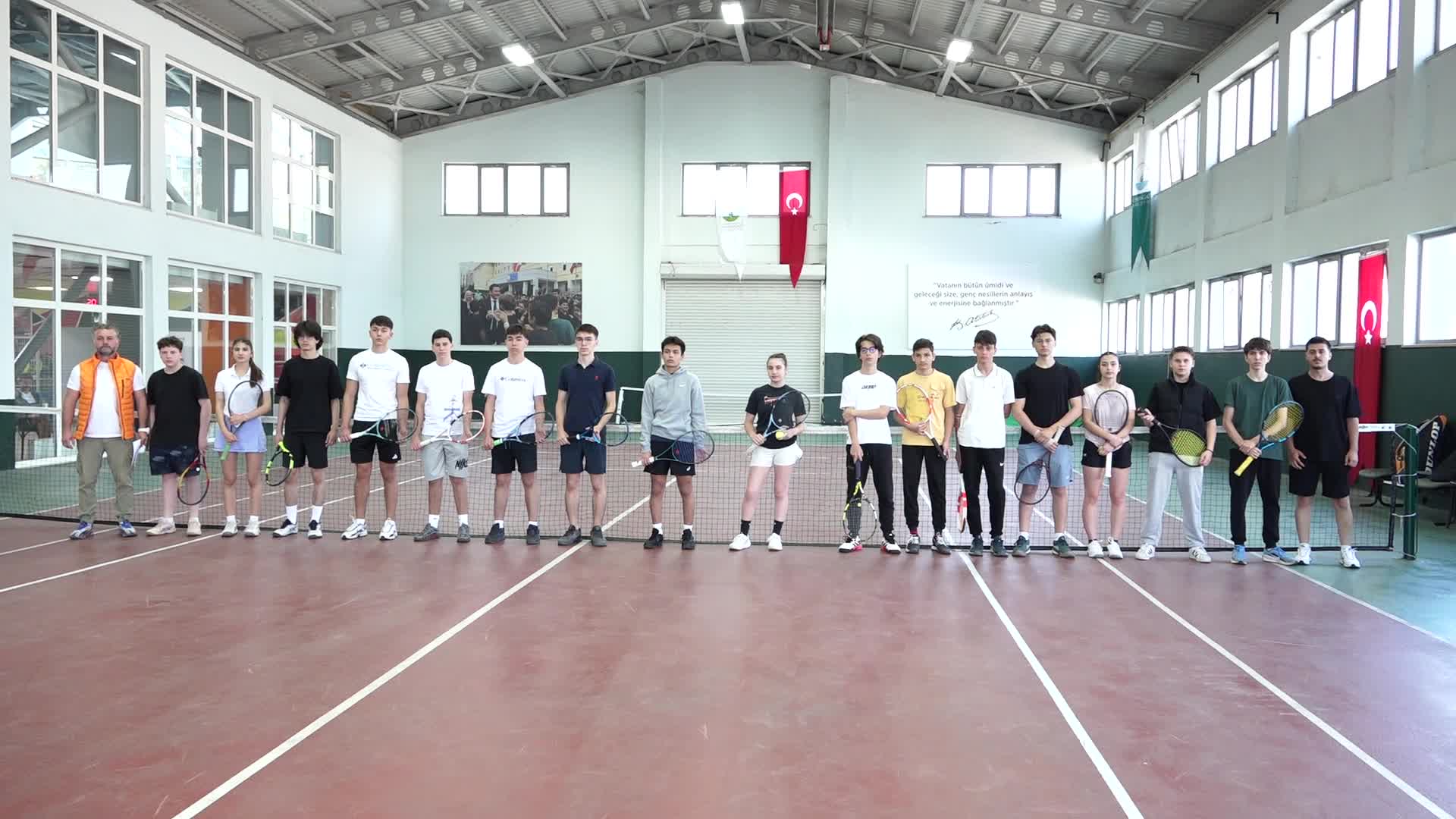 Osmangazi Belediyesi, 19 Mayıs coşkusunu tenis kortlarına taşıdı