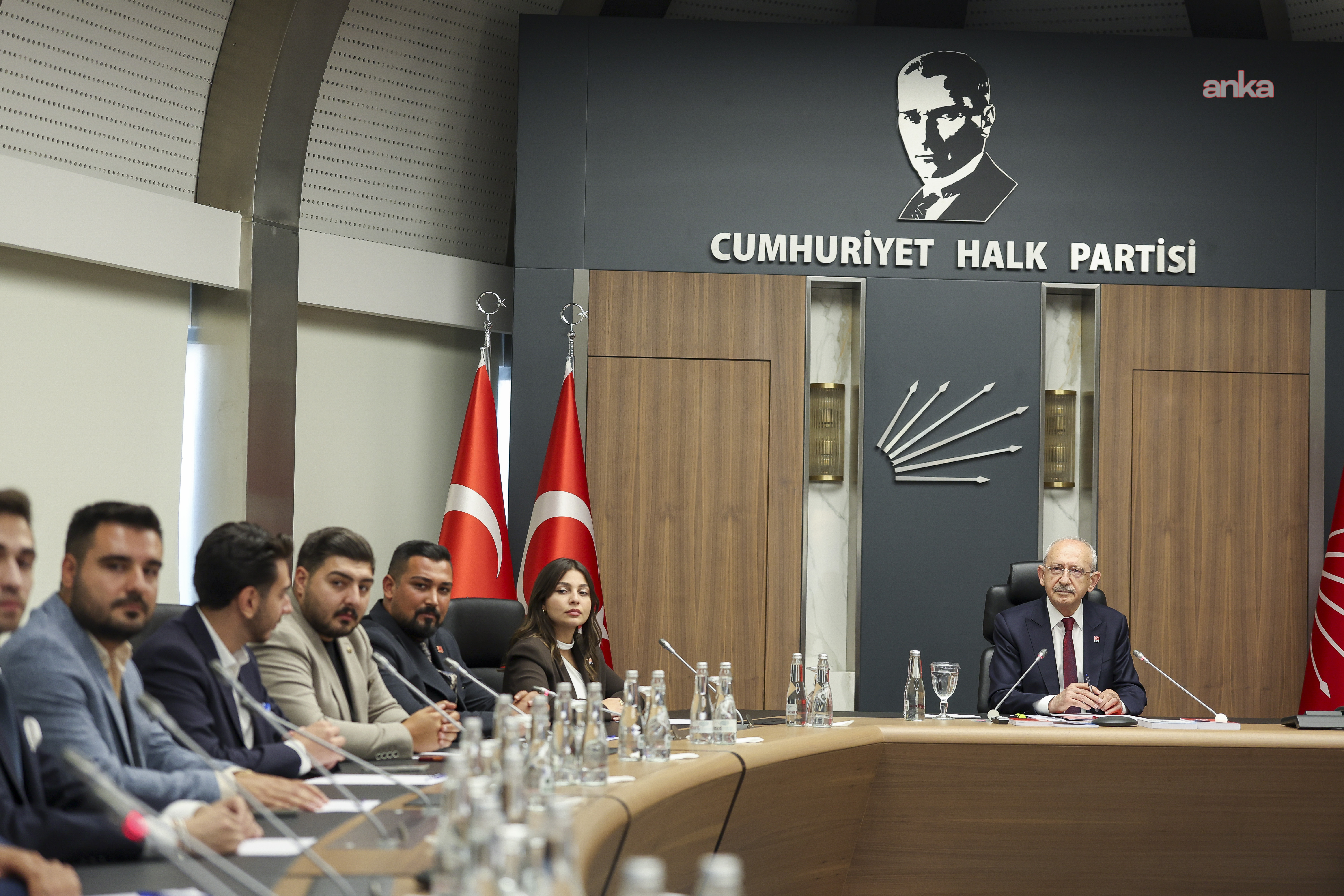 Kemal Kılıçdaroğlu, CHP Gençlik Kolları MYK üyeleriyle bir araya geldi