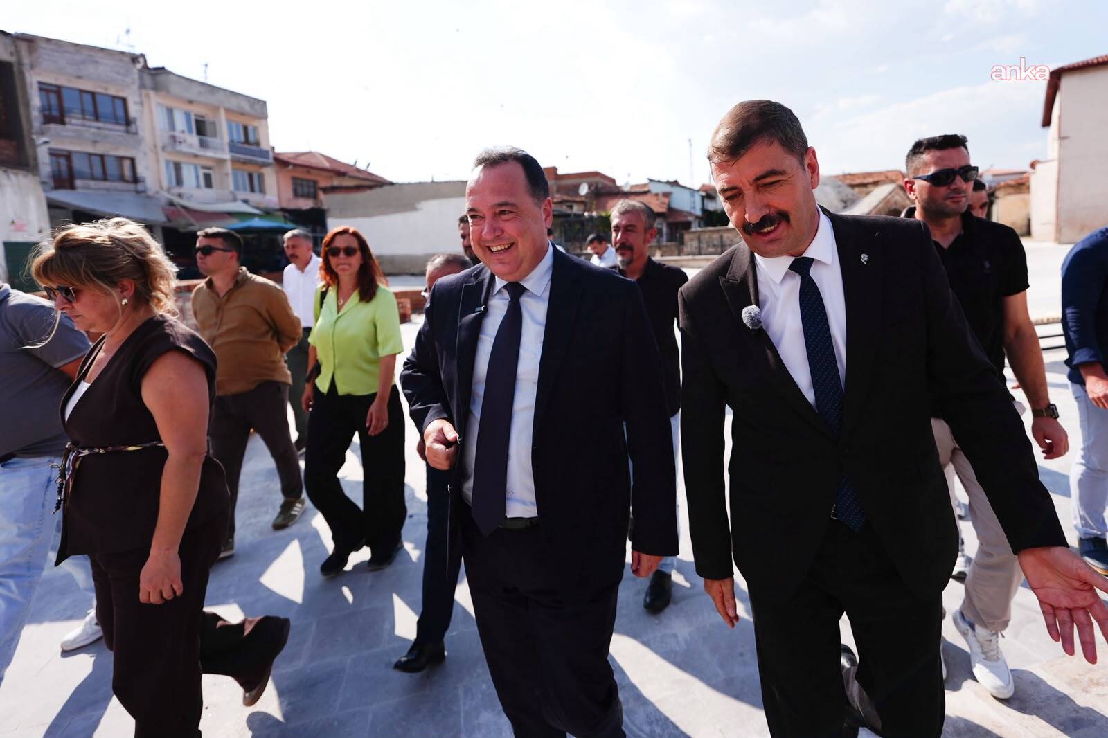 Kula’nın tarihi merkezine yeni meydan... Başkan Dutlulu çalışmaları inceledi