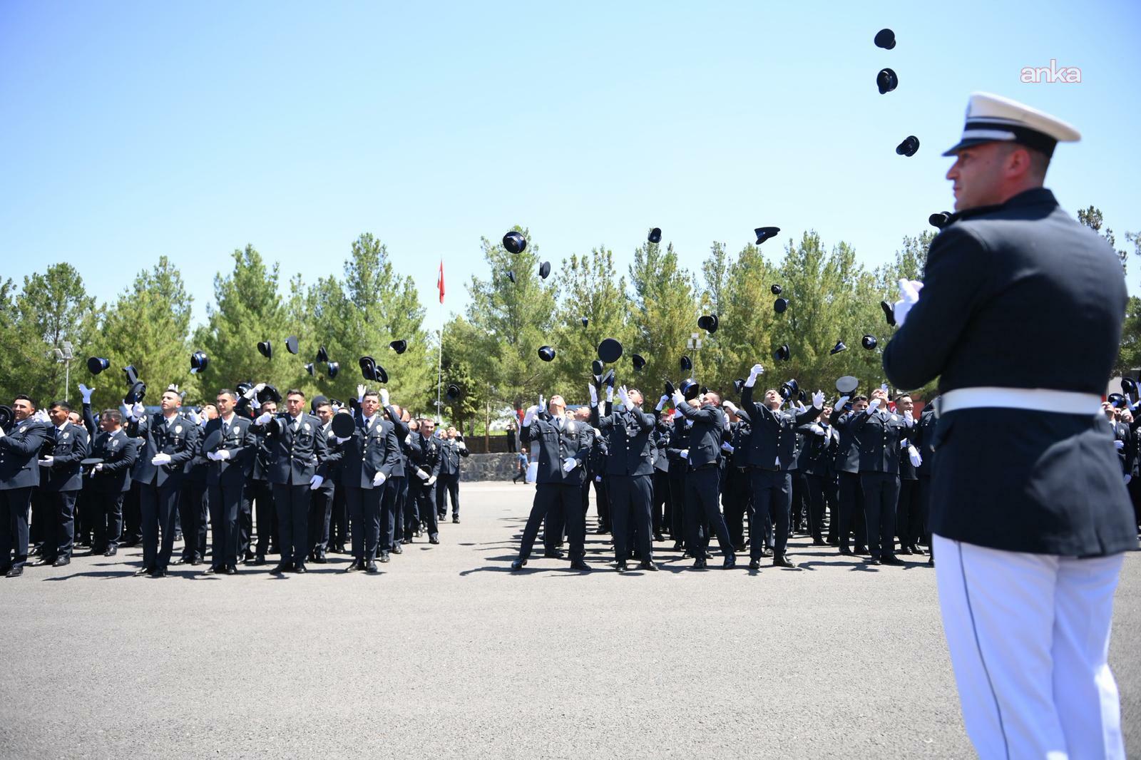 Diyarbakır’da 360 polis memuru mezun olarak Türk Polis Teşkilatı’nın saflarına katıldı