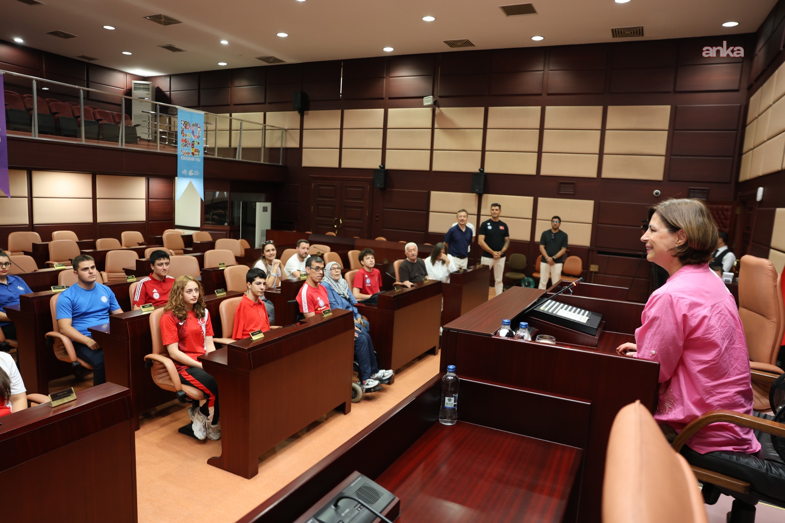 Eskişehir Büyükşehir Belediye Başkanı Ünlüce, özel sporcuları ağırladı