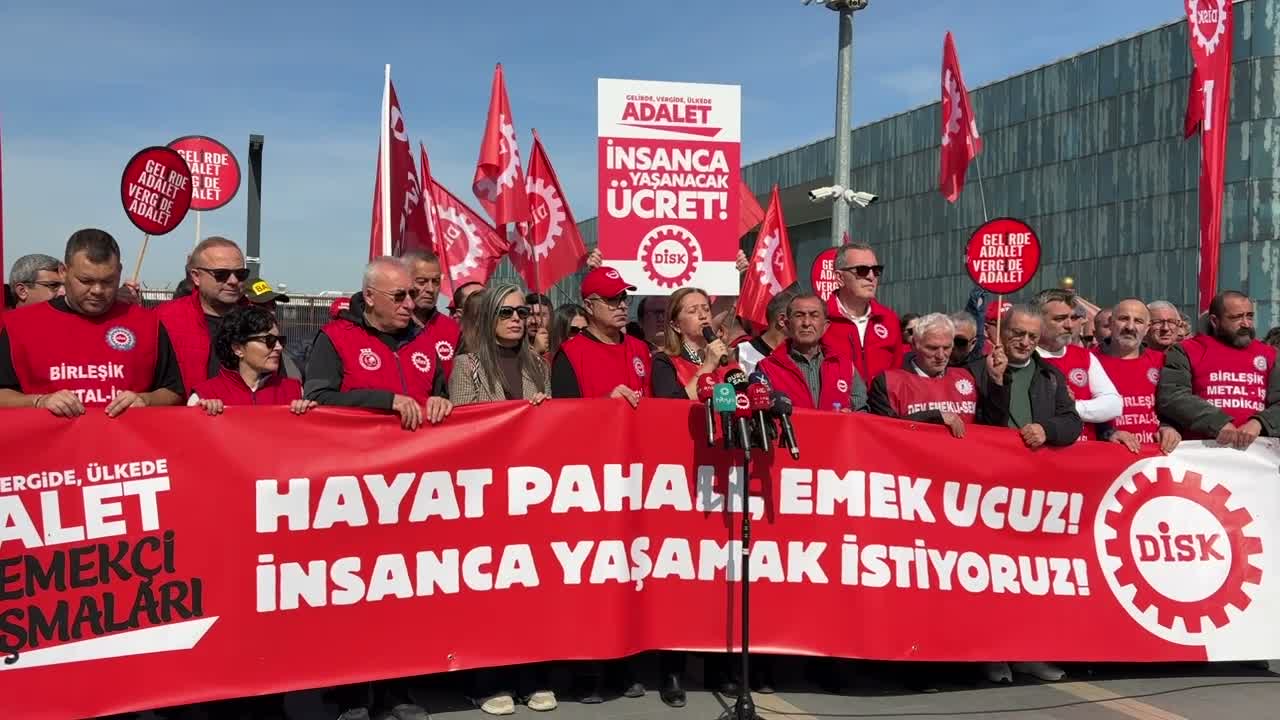 DİSK Genel Başkanı Çerkezoğlu Bursa’da konuştu: “Bütün vergi yükü işçinin, emekçinin, halkın üzerinde"