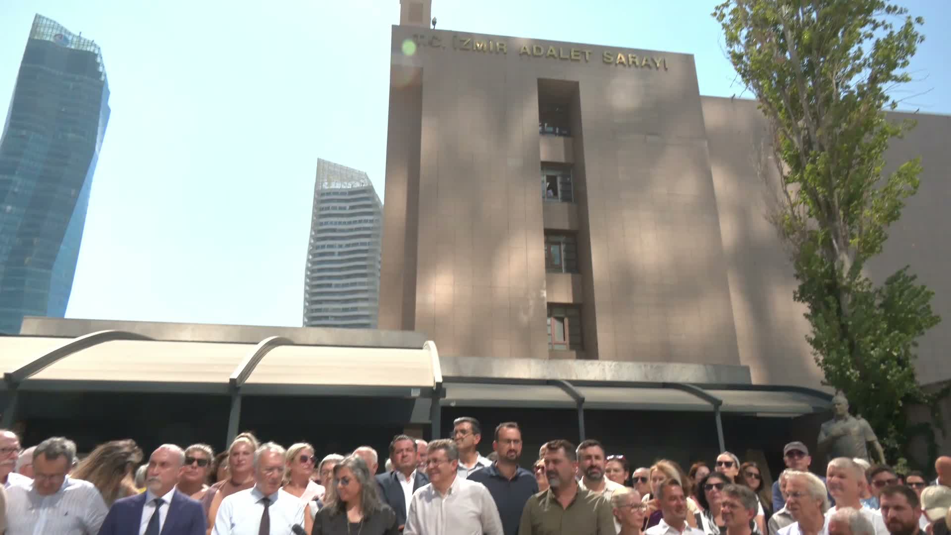 İzmir’de Emek ve Demokrasi Güçleri’nden “eşit ve özgür yaşam” çağrısı