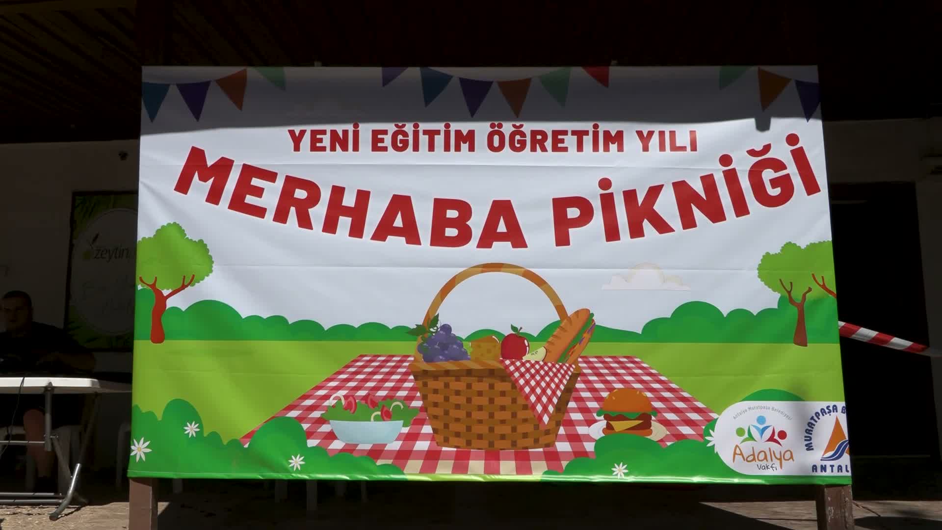 Muratpaşa'da özel öğrenciler yeni eğitim yılını köpük partisiyle karşıladı