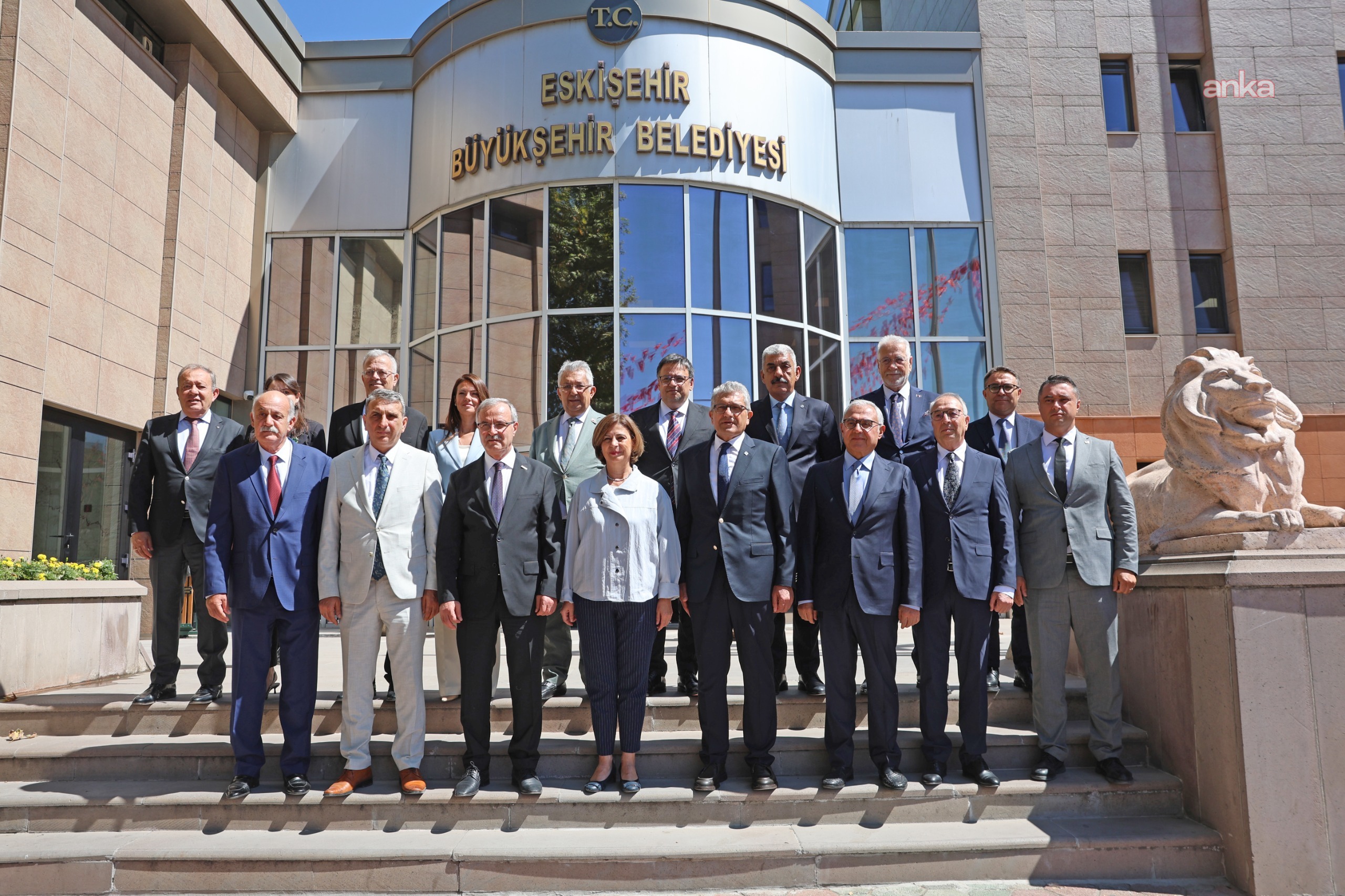 Organize Sanayi Bölgeleri Üst Kuruluşu heyetinden Eskişehir Büyükşehir Belediye Başkanı Ünlüce'ye ziyaret