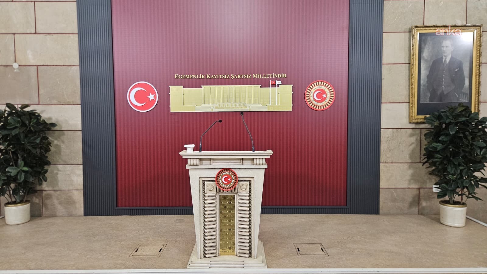 TBMM'de basın toplantıları için kullanılan salonda düzenleme