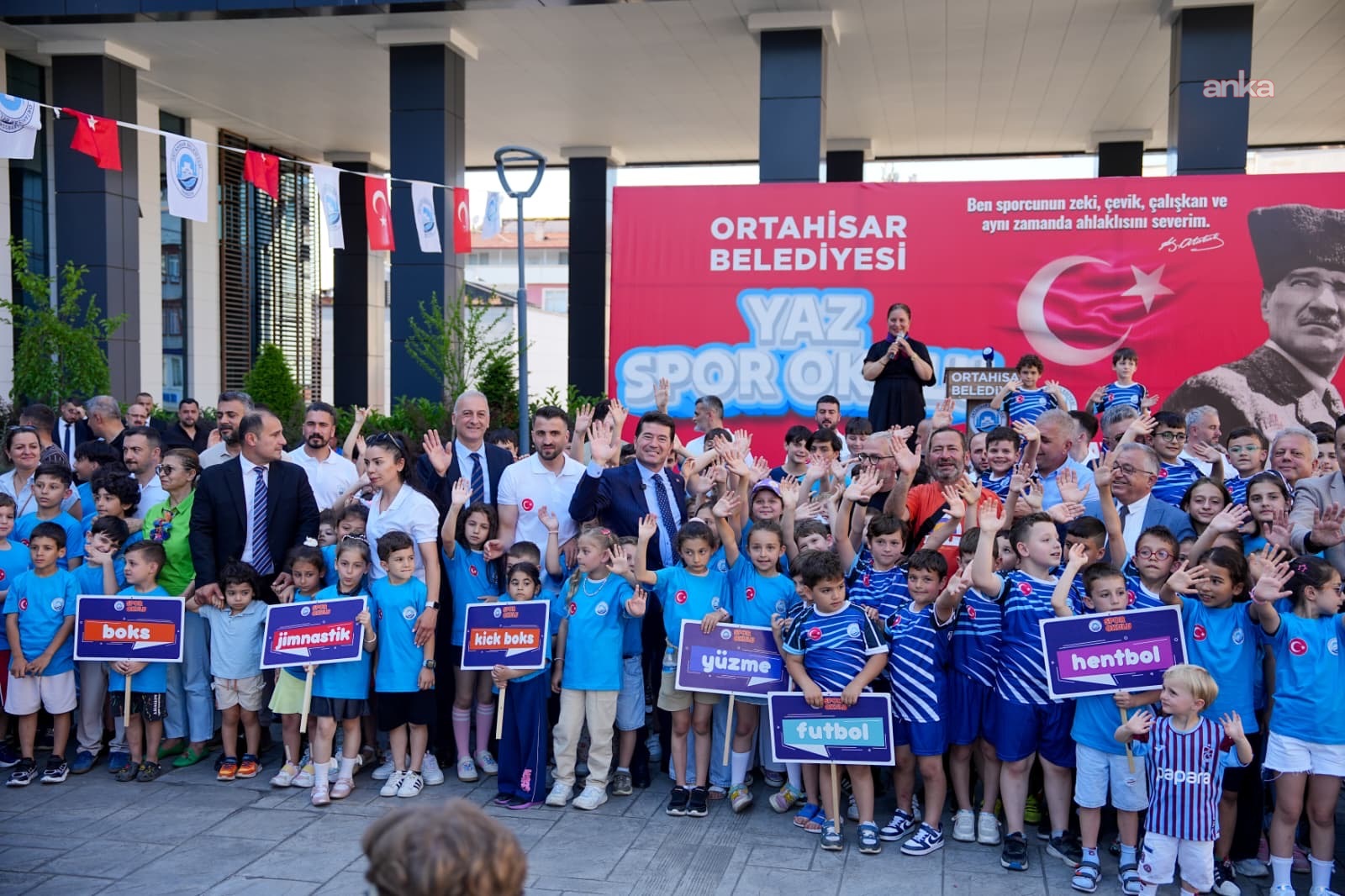Ortahisar’da 461 öğrenci yaz tatilini sporla iç içe geçirdi