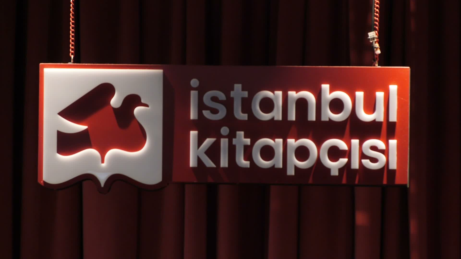 Kadıköy'de “Terasta Caz” rüzgarı... Ajda Ahu Giray ve Ricardo Moyano Duo, İstanbullulara unutulmaz bir akşam yaşattı