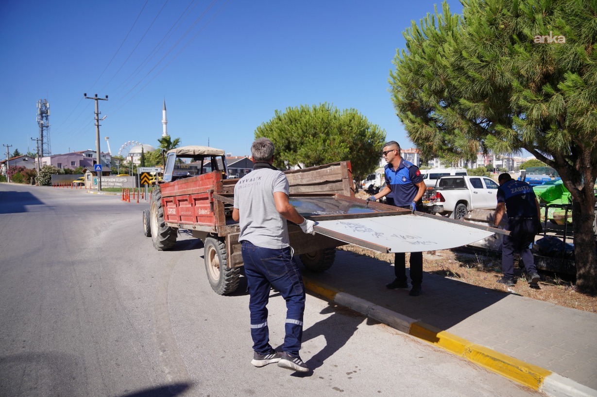 Ayvalık Belediyesi’nden görüntü kirliliği yaratan tabela ve reklam panolarına denetim
