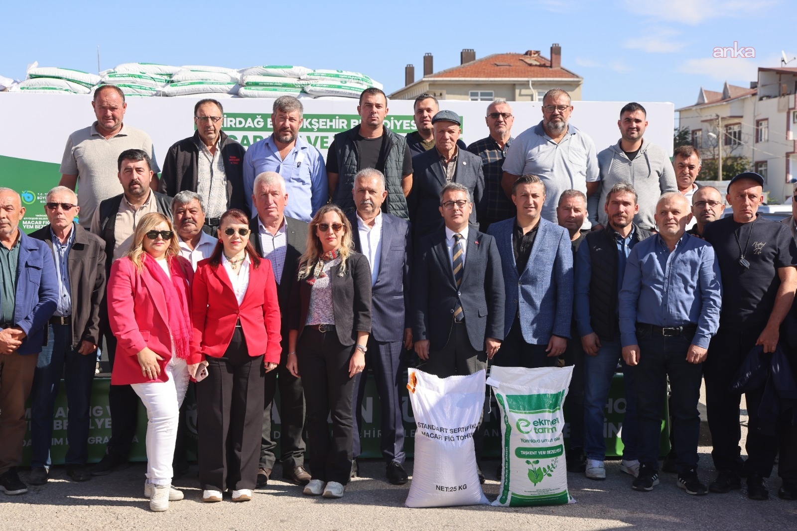 Tekirdağ Büyükşehir Belediyesi’nden Malkara’da üreticilere yem bitkisi tohumu desteği
