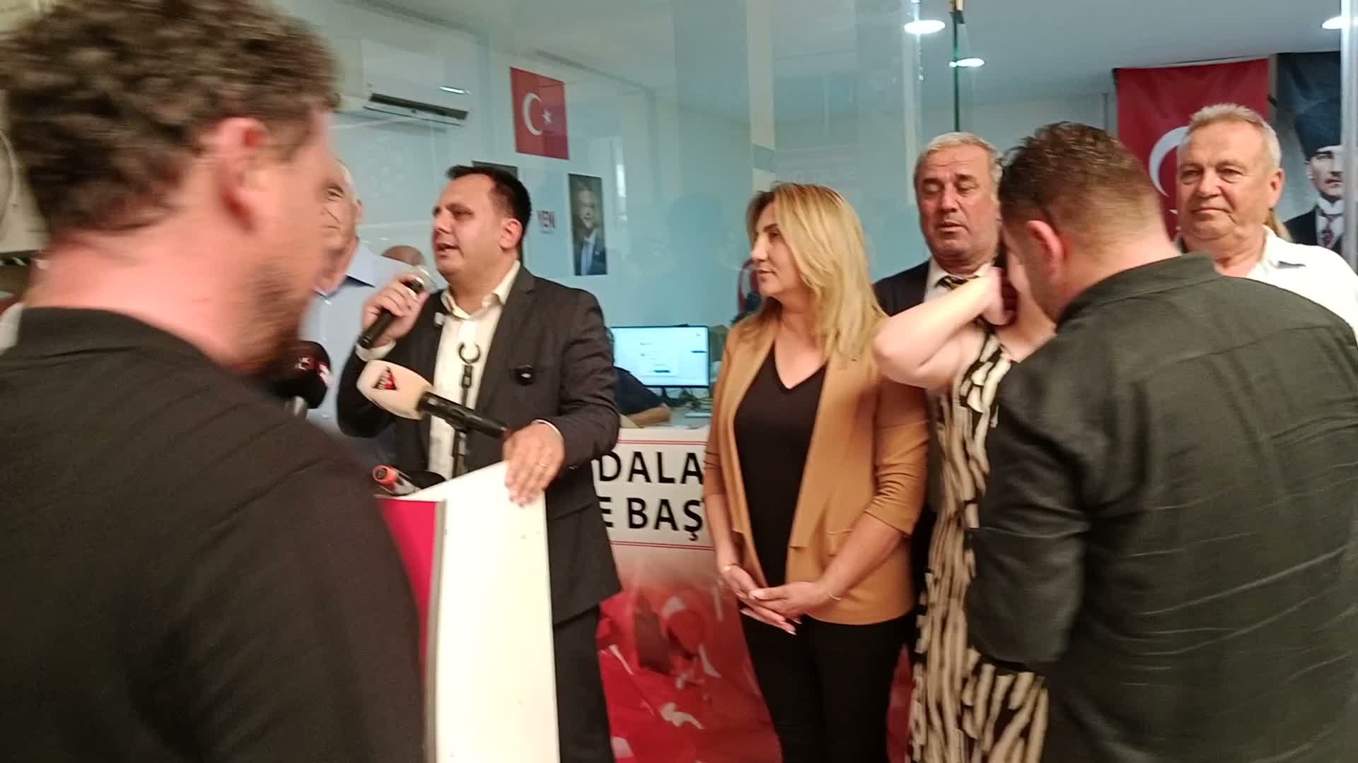 Dalaman Belediye Başkanı Sezer Durmuş meclis üyeleri ile beraber YENİ Parti’ye geçti