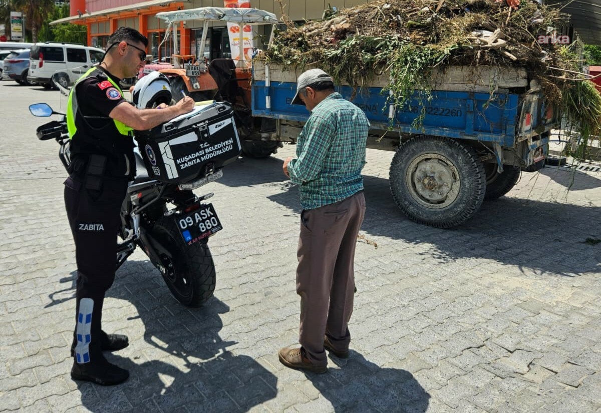 Kuşadası Zabıtası'ndan kamuya ait yolu kirleten şahsa idari para cezası