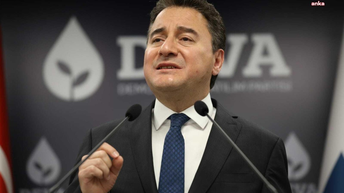 Ali Babacan: Yolsuzluk meydanında parti farkı olmadan herkes at koşturuyor