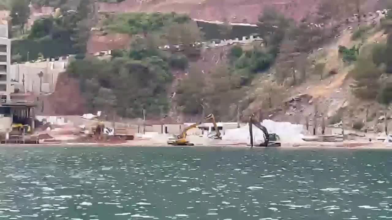 Marmaris'teki Sinpaş Projesi'nde deniz tabanına iş makineleriyle müdahale iddiası: Deniz ekosistemi tasfiye ediliyor