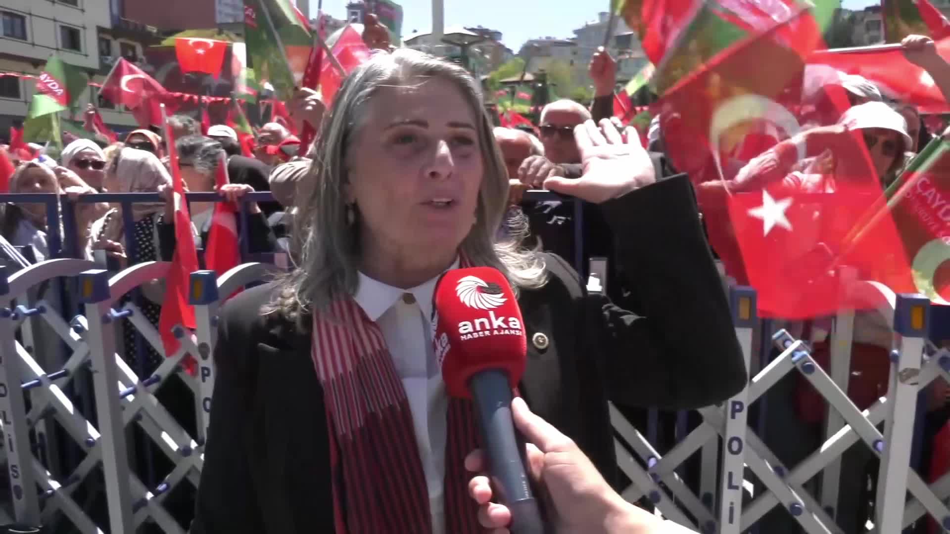 CHP’nin “Millet İradesine Sahip Çıkıyor” mitingi Rize'de... Sibel Suiçmez: "Gelenler var, bu alana sığacak mı bilmiyorum"