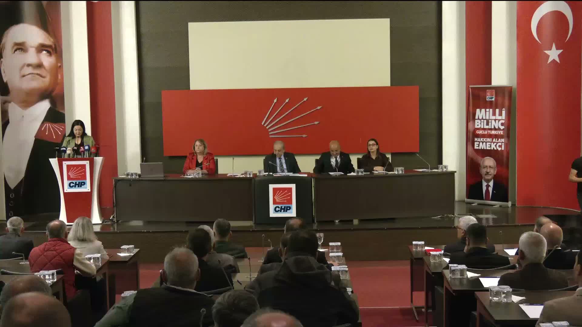 CHP'den staj ve çıraklık mağdurları buluşması... "Pres makinesi ustayı, stajyeri veya çırağı ayırmaz"