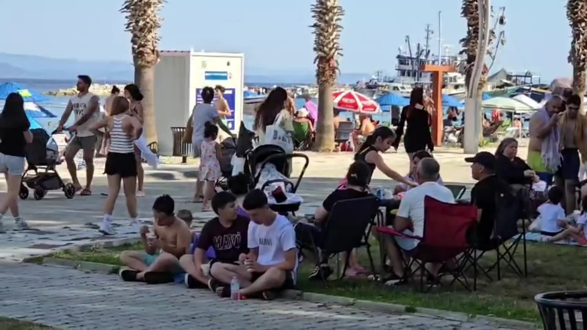 Ören'de bayram yoğunluğu: Şezlonglar doldu, vatandaşlar çim alanlara yöneldi