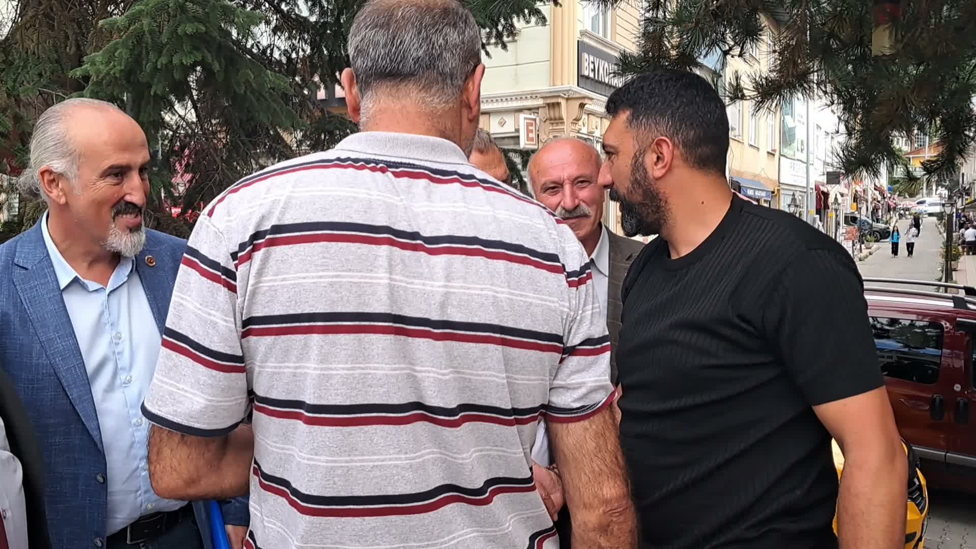 YENİ Parti Rize Milletvekili Ocaklı, Şavşat Pazarı’nda yurttaşın sıkıntılarını dinledi