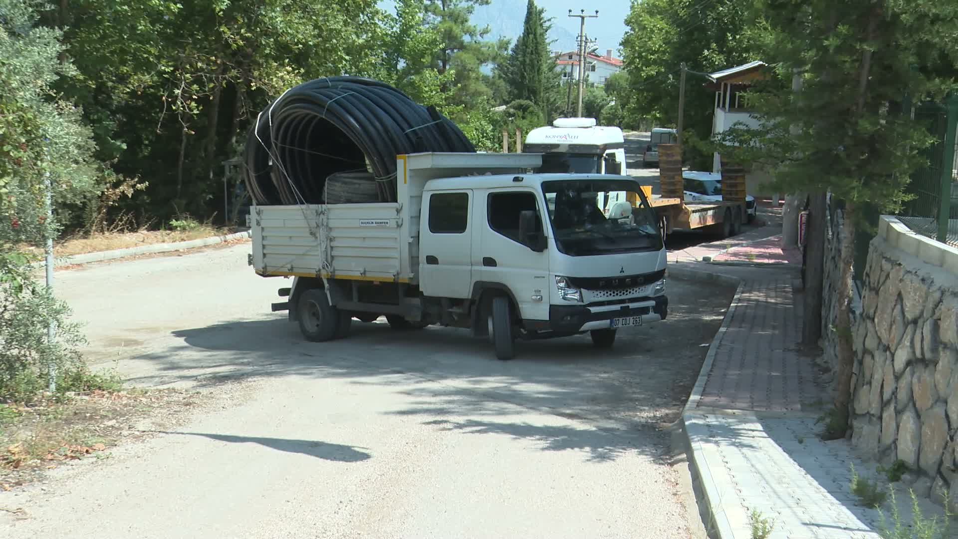 Antalya Büyükşehir Belediyesi, ilçelerde sulama borusu desteklerini sürdürüyor