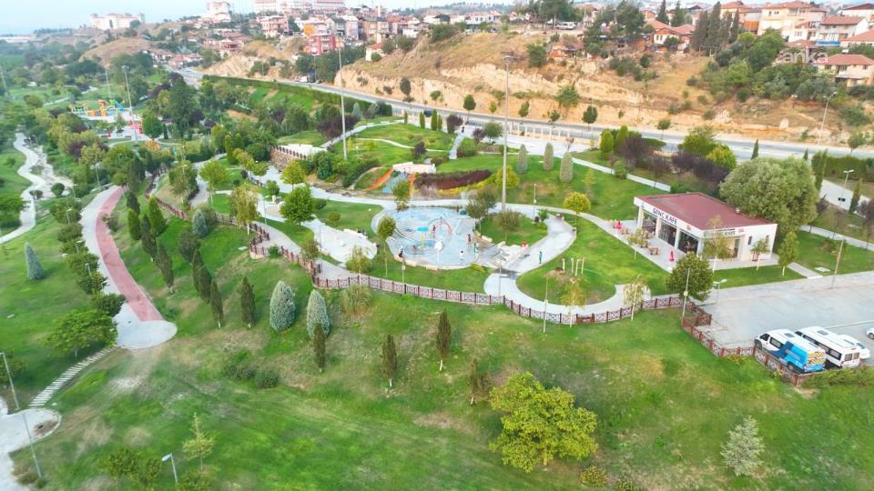 Merkezefendi Belediyesi, ilçedeki parkları yaza hazırladı