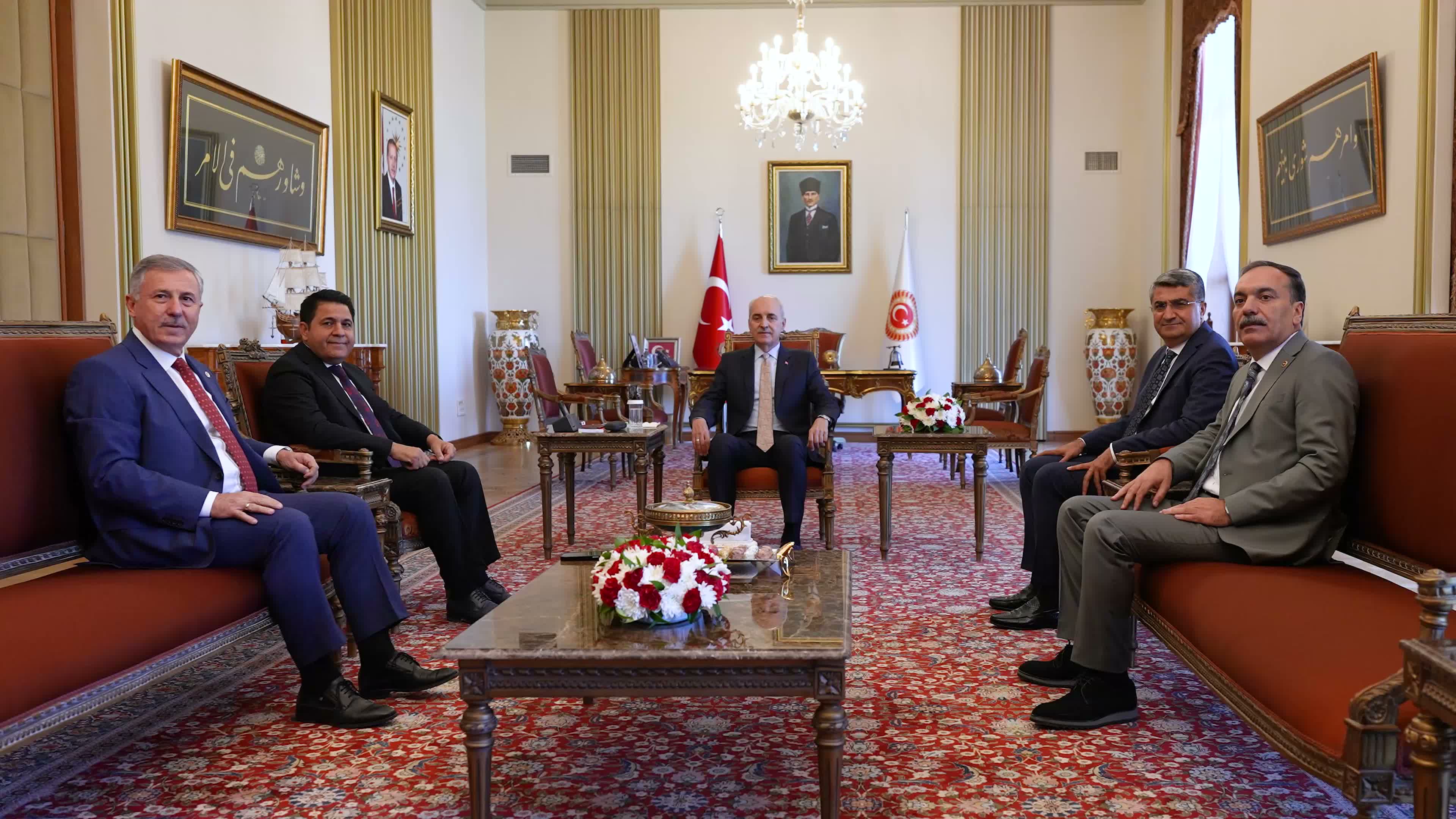 Numan Kurtulmuş, Yeni Yol Grubu Grup Başkanı ve Başkanvekilleri ile görüştü