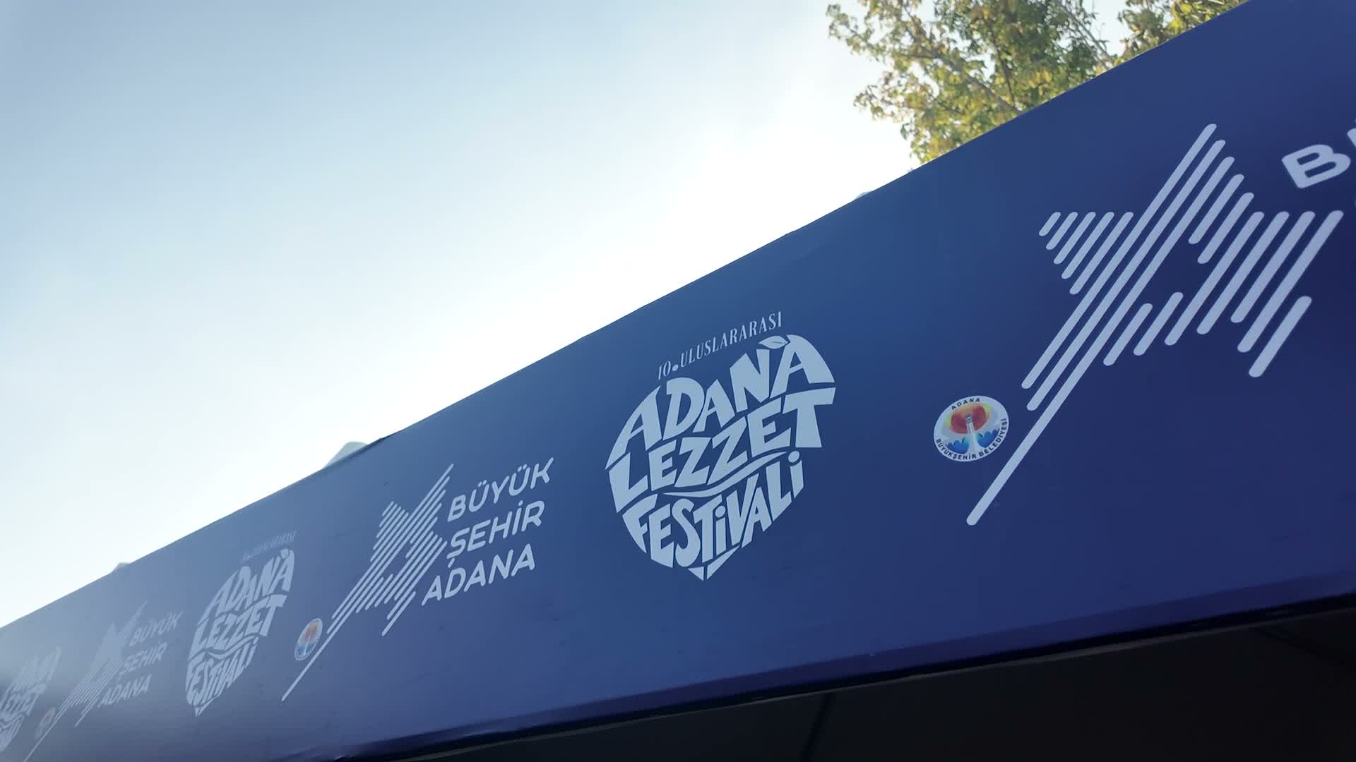 Zeydan Karalar, 10. Uluslararası Adana Lezzet Festivali’nde gençlerle buluştu: "Umut oldukça ilerisi aydınlıktır"