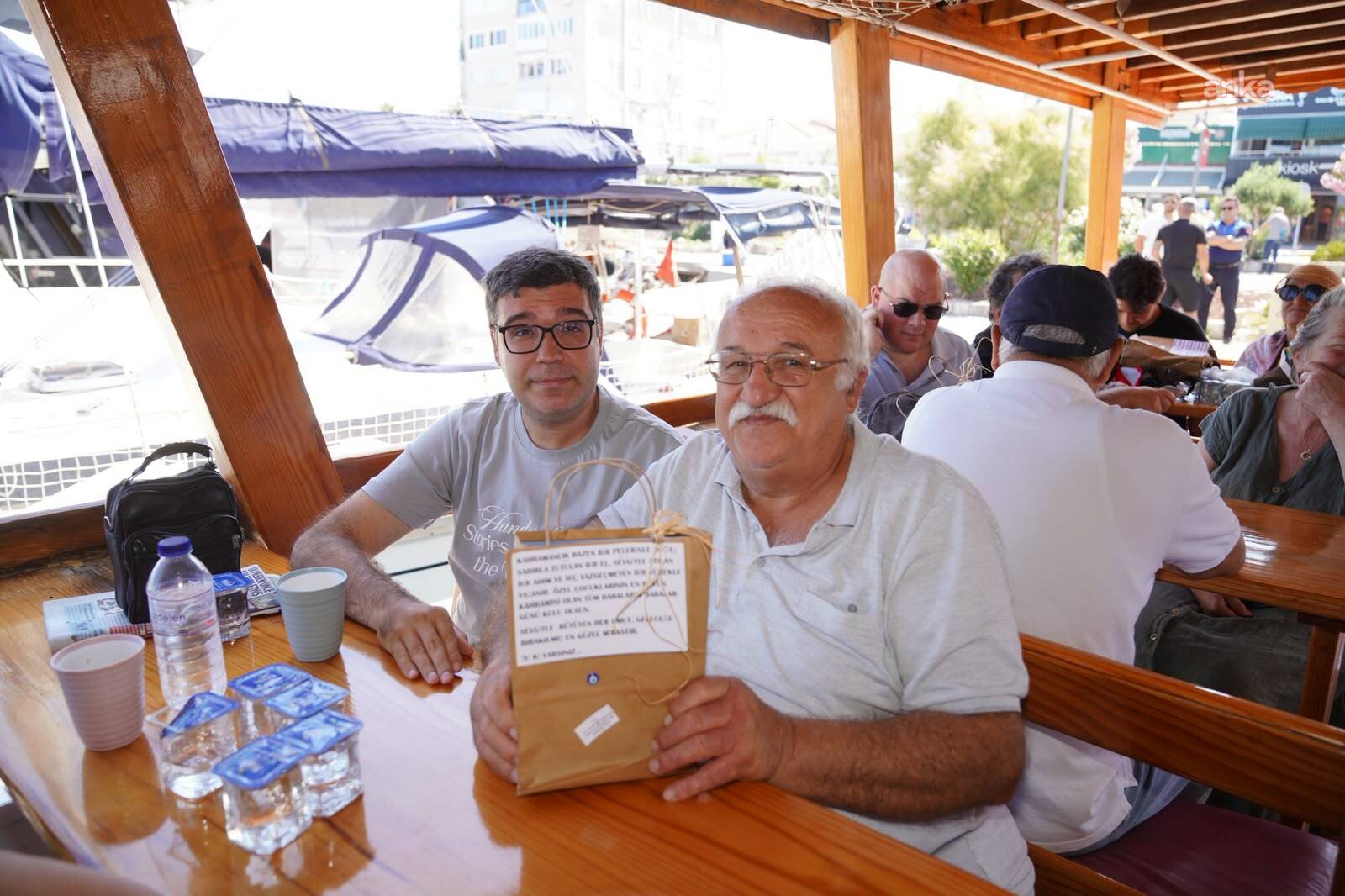 Ayvalıklı özel çocuklardan babalarına anlamlı sürpriz