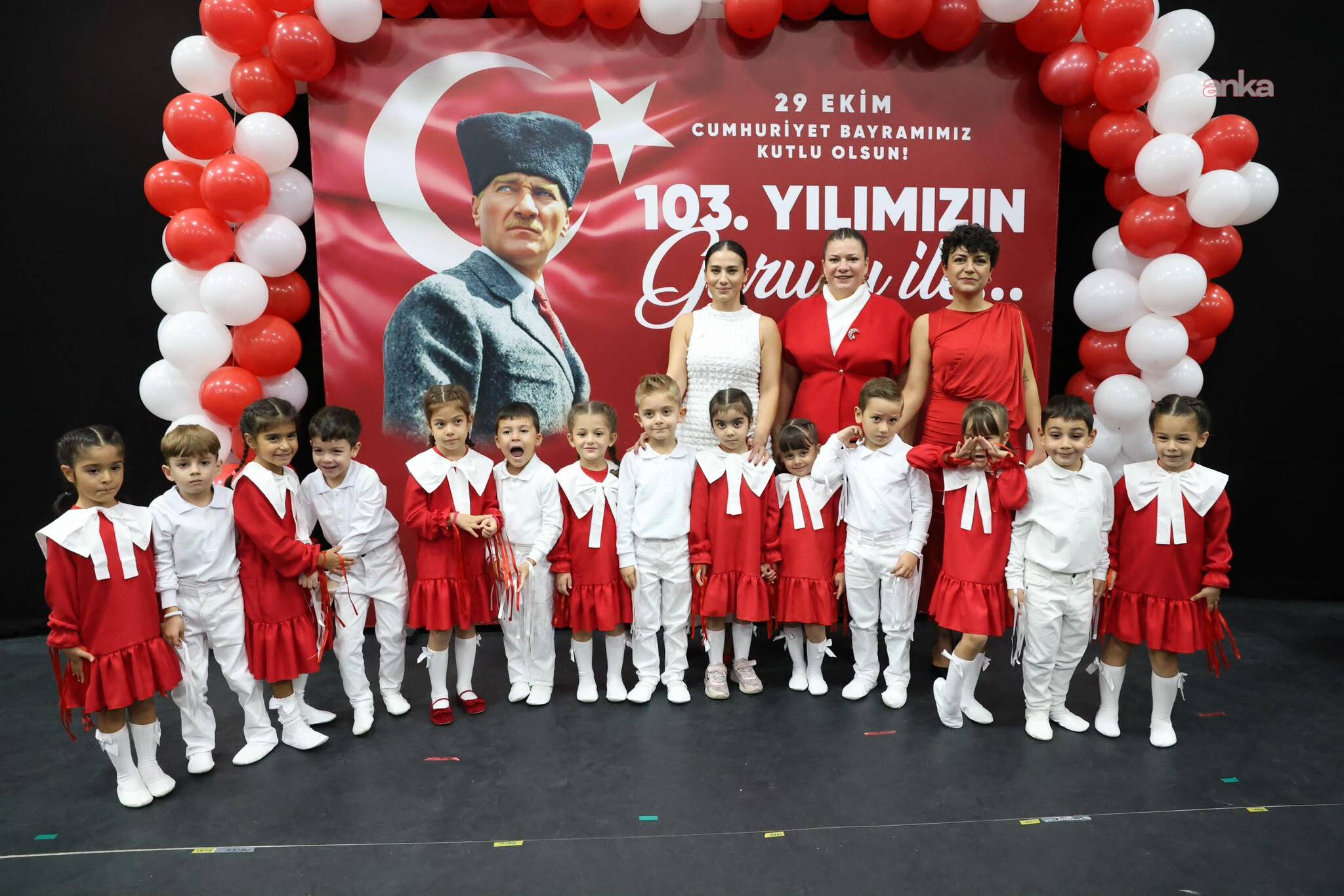 Didim’de minikler Cumhuriyet Bayramı’nı coşkuyla kutladı