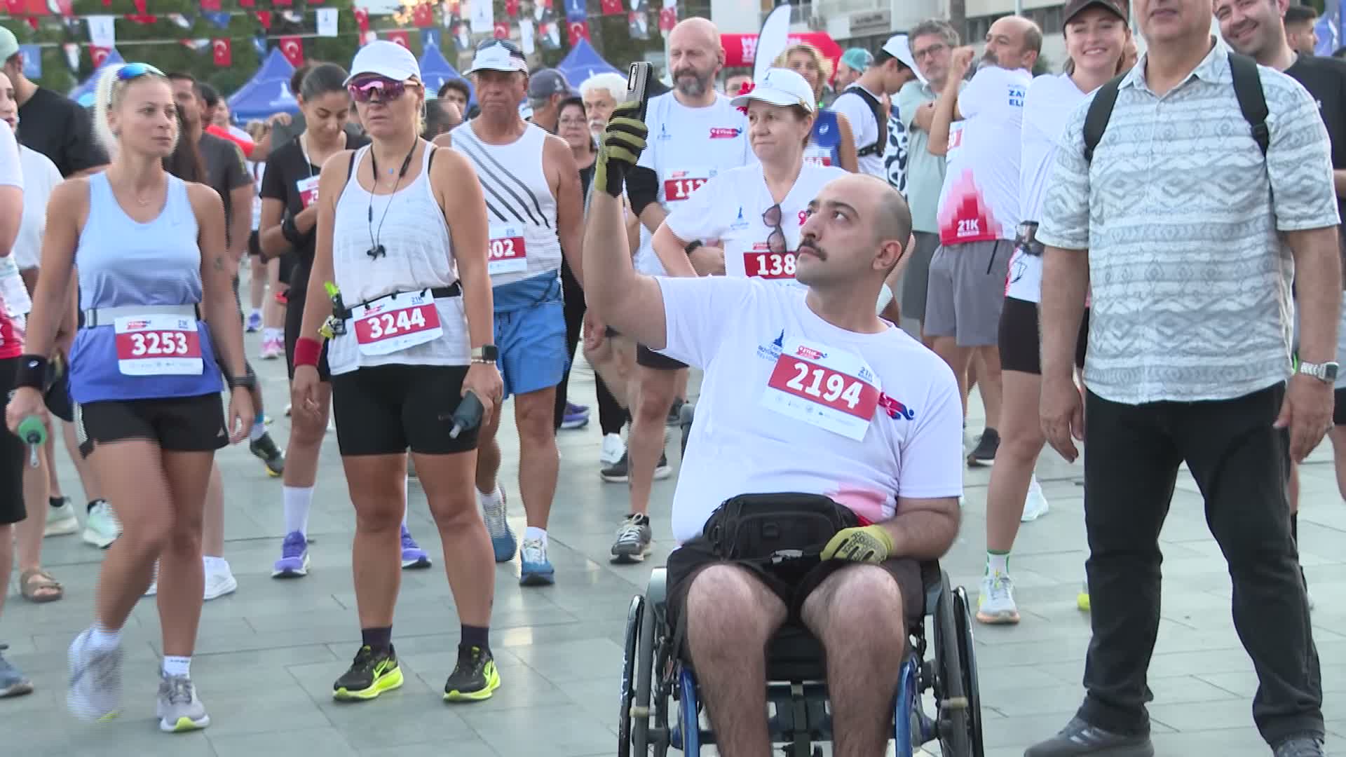 İzmir'de 9 Eylül Yarı Maratonu’nda katılımcı rekoru kırıldı
