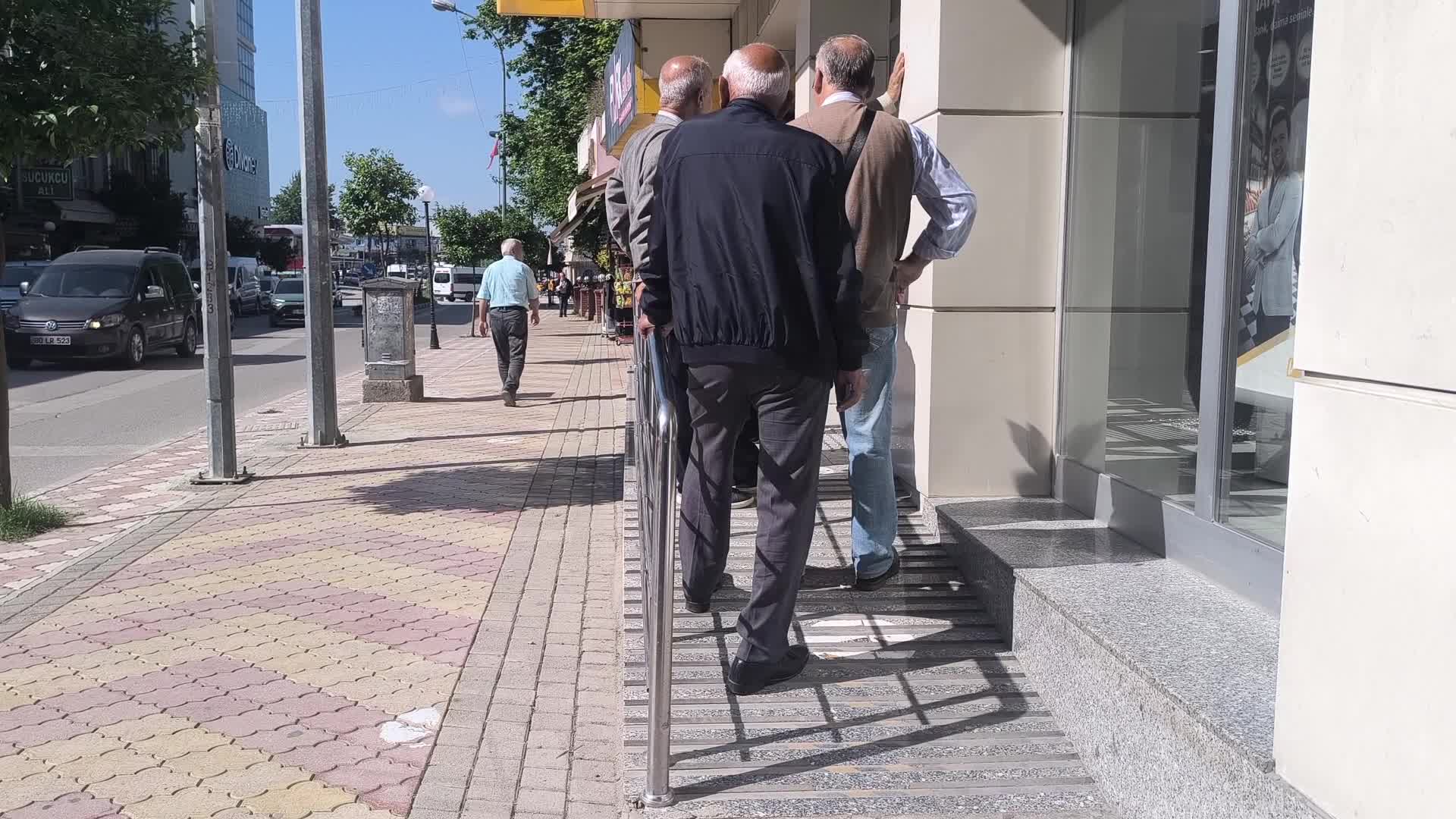 Emekliler 4 bin liralık bayram ikramiyesini yetersiz buluyor: "Çocuklara, torunlara harçlık vereceğiz"