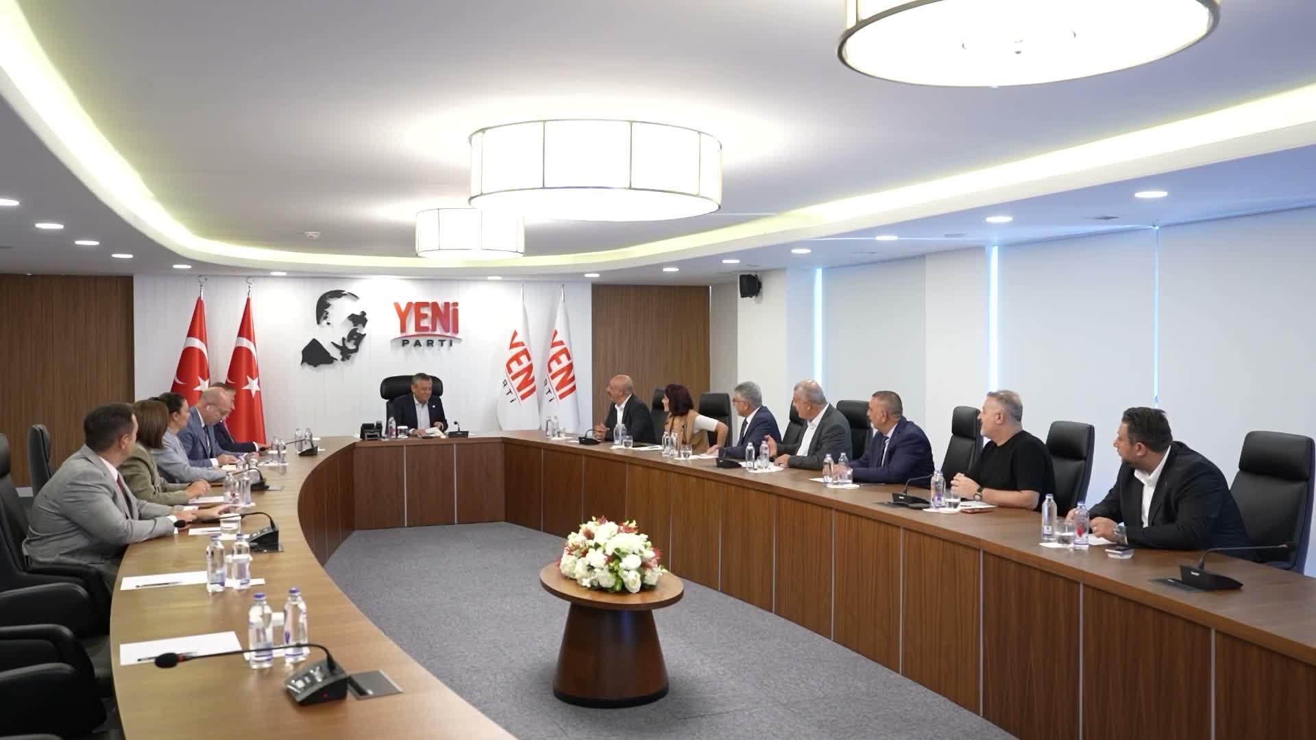 Özgür Özel, Alevi kurumlarının temsilcileriyle bir araya geldi