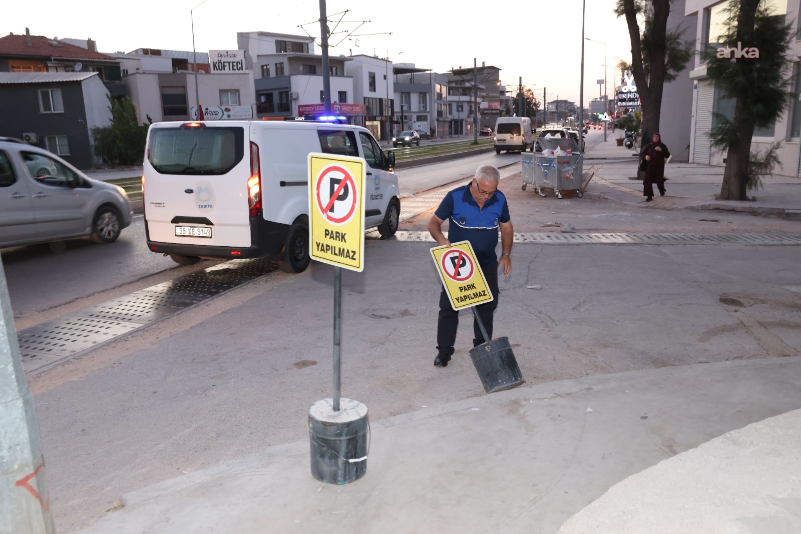 Çiğli Belediyesi'nden Atasanayi ve semt pazarlarında kapsamlı zabıta denetimi