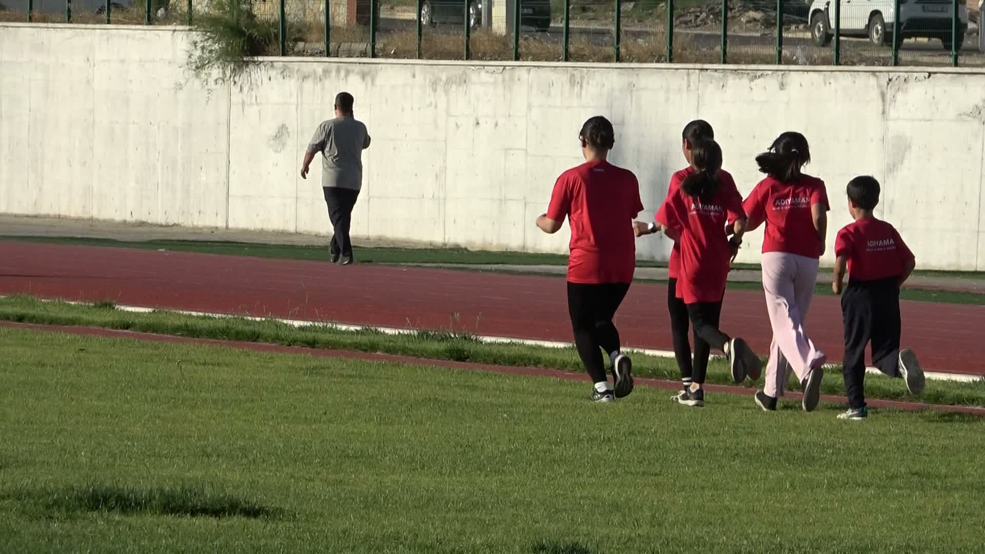 Depremde ailesini ve sağ kolunu kaybetti, sol koluyla Türkiye Şampiyonu oldu