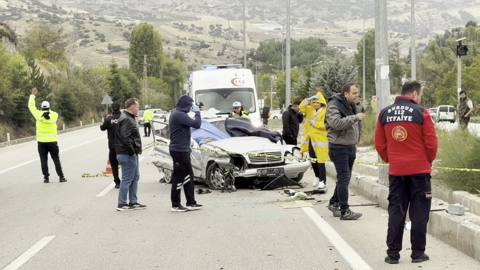 Burdur'da otomobil takla attı: 1 kişi öldü, 4 kişi yaralandı