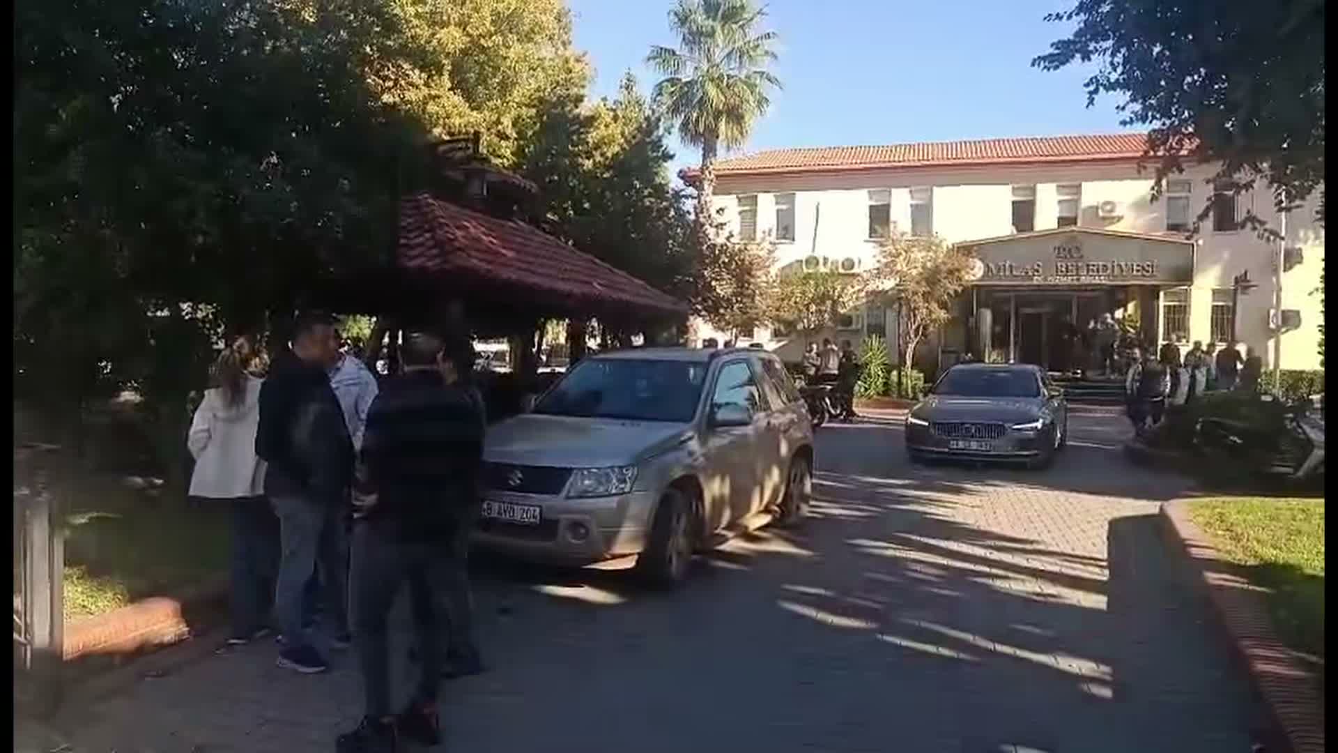 Milas Belediyesi’ne operasyon: Belediye Başkanı Topuz ve oğlu dahil 29 gözaltı