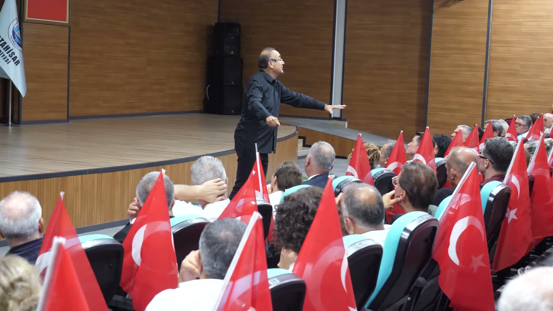 Sunay Akın, Büyük Zafer’e giden yolu Ortahisar’da anlattı