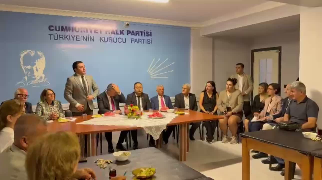 Müslim Sarı, Osmaniye'de CHP'li belediye meclis üyeleriyle buluştu