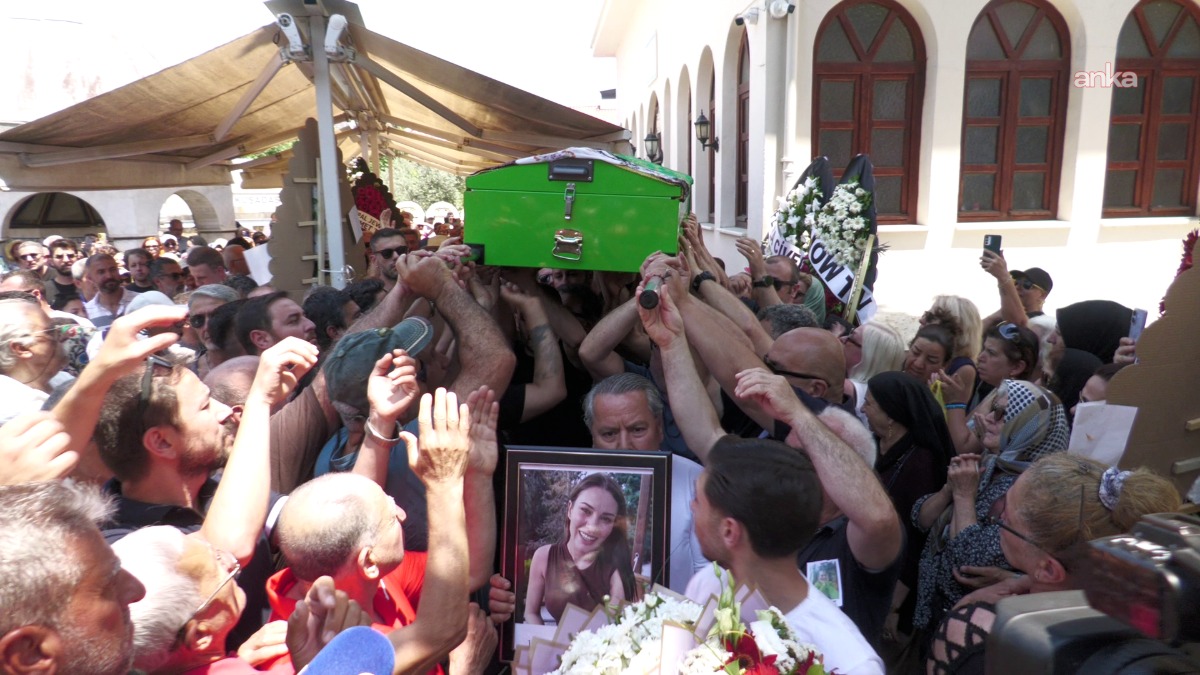 Oyuncu Ece İrtem, Aydın'ın Kuşadası ilçesinde son yolculuğuna uğurlandı