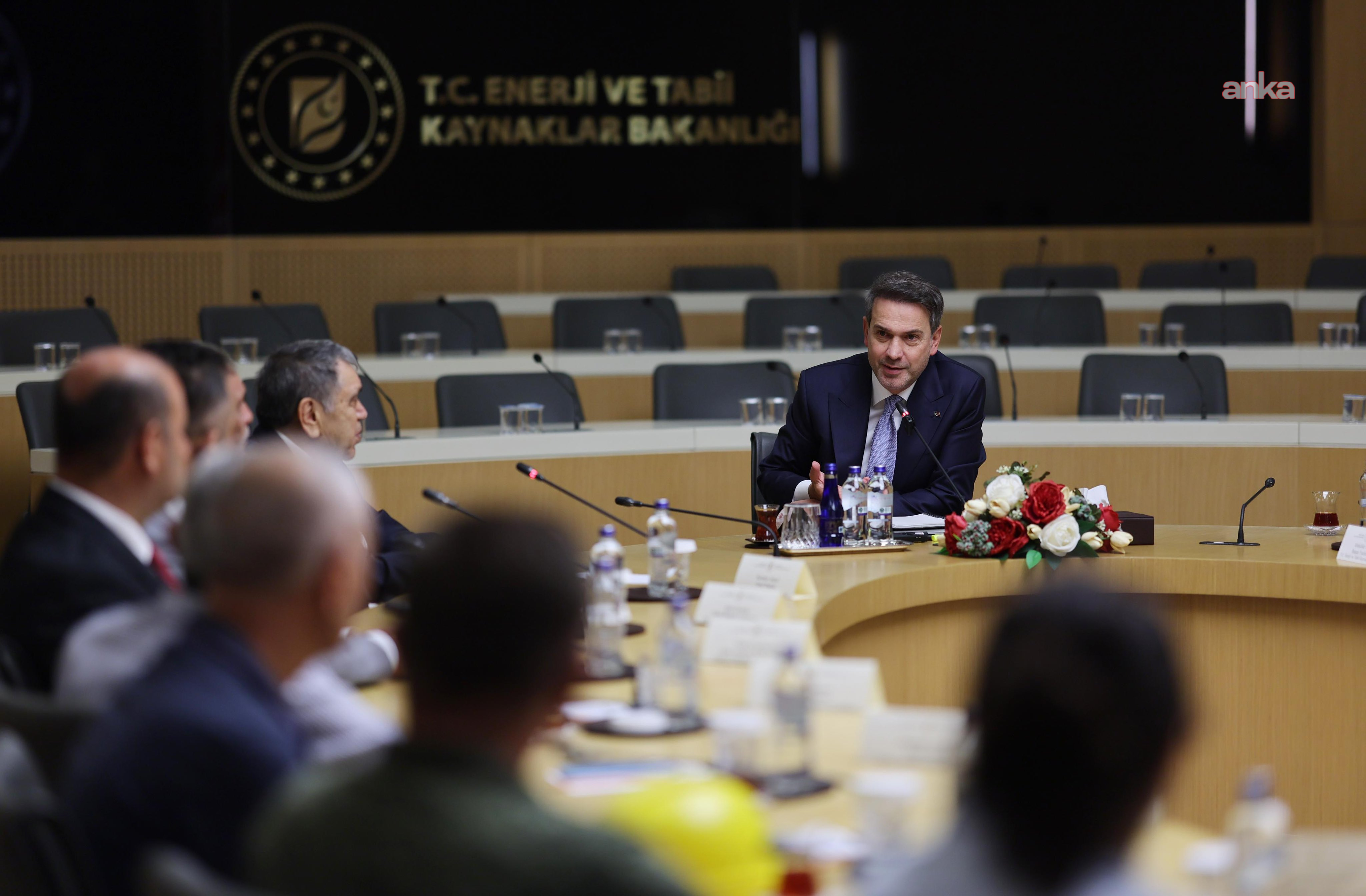 Bakan Bayraktar, madencilerle bir araya geldi: "Sorunun çözüme kavuşmuş olmasından büyük bir memnuniyet duyuyoruz"