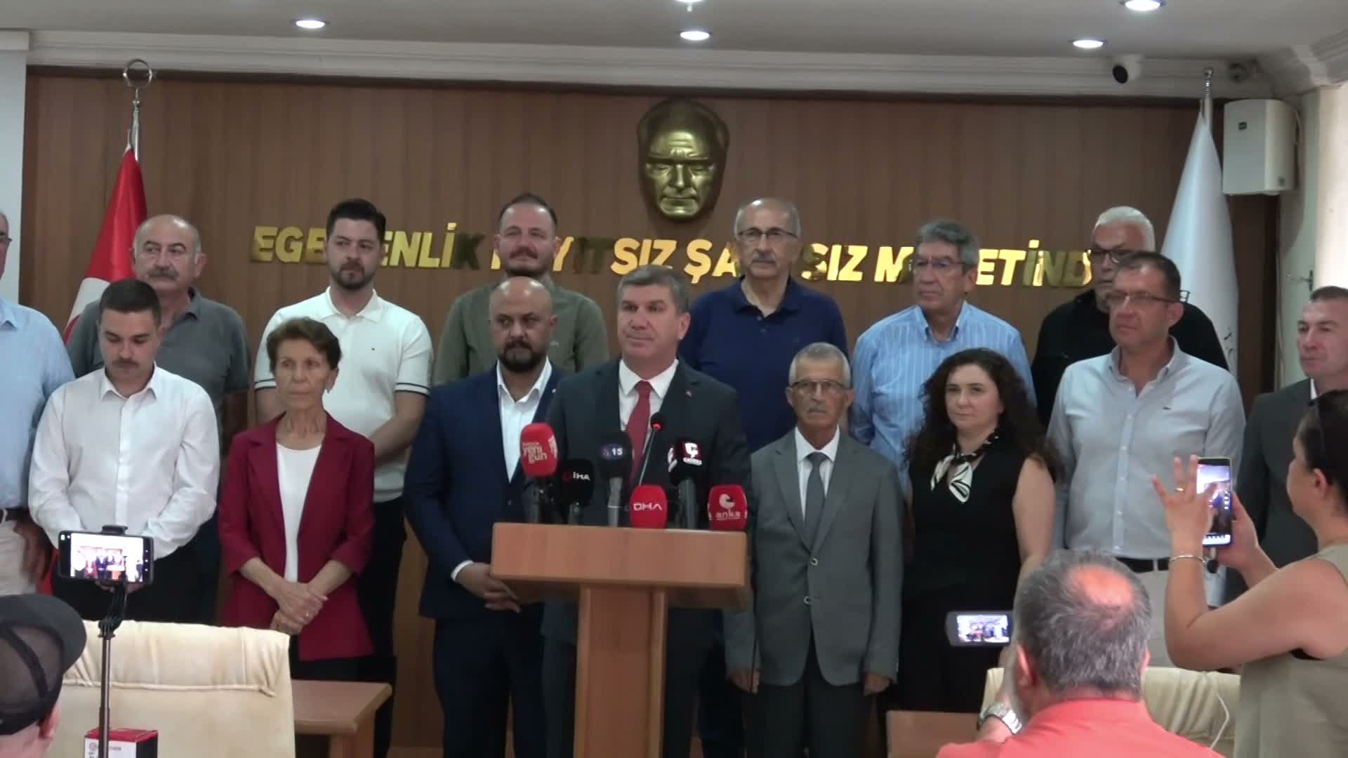 Burdur Belediye Başkanı Ercengiz CHP'den istifasını ve YENİ Parti’ye geçtiğini bildirdi