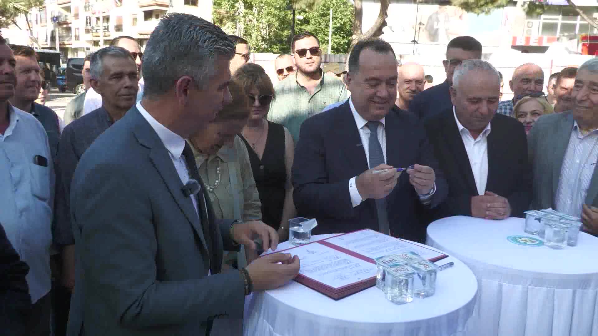 Soma'da Mimar Ferdi Zeyrek Kent Meydanı ve Yeraltı Otoparkı Projesi’nin temeli atıldı