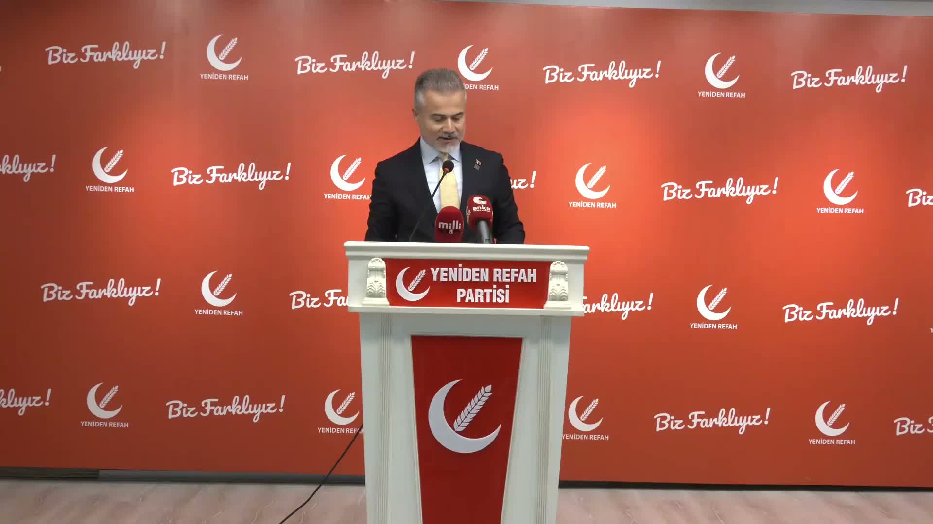 Suat Kılıç: "Suç işleyen belediye başkanı varsa elbette ki alınacaktır ama geçeni partiye, geçmeyeni gözaltına alıyorlar"