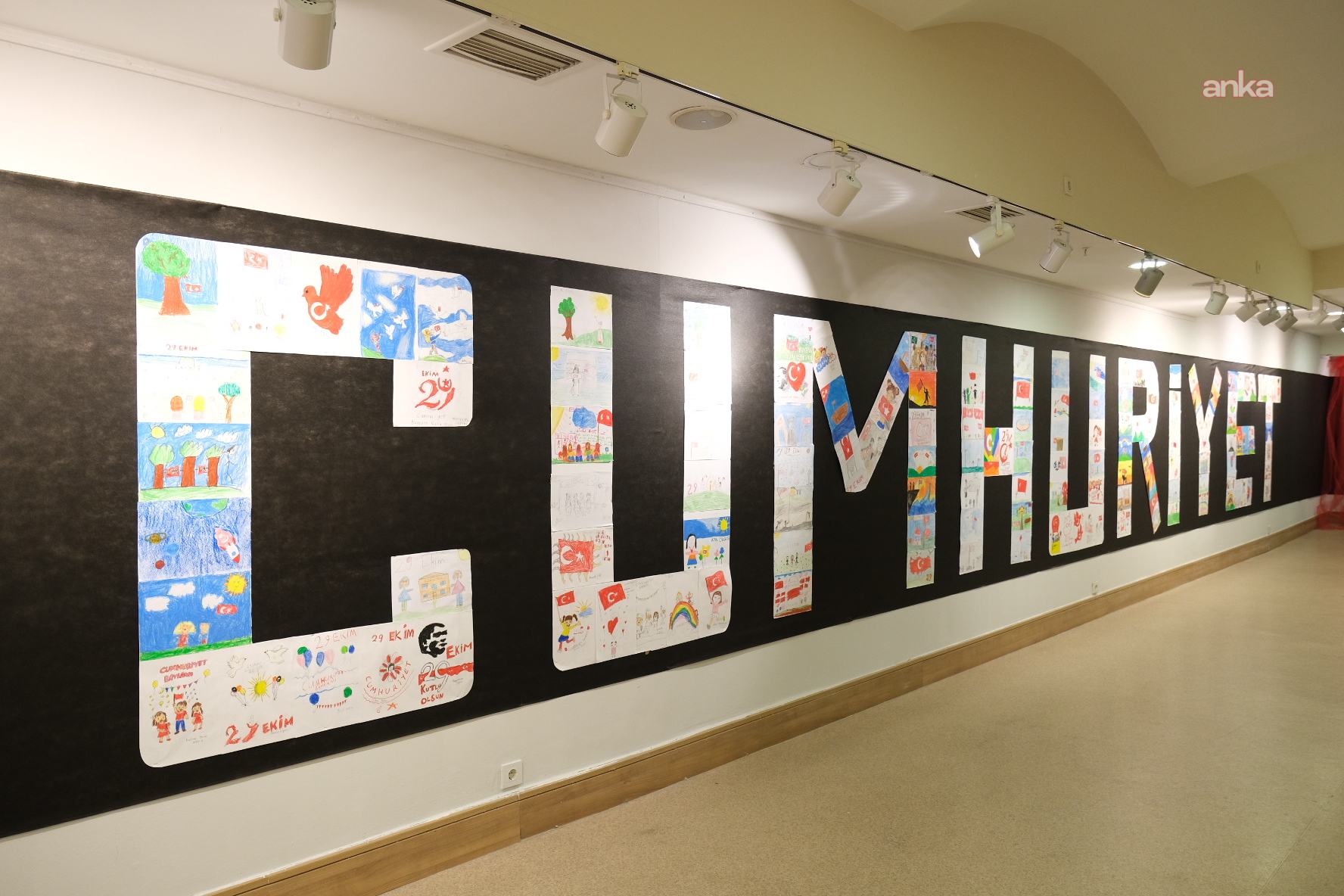 Büyükçekmece'de çocuklar "Cumhuriyetin Renkleri"ni resimleriyle anlattı