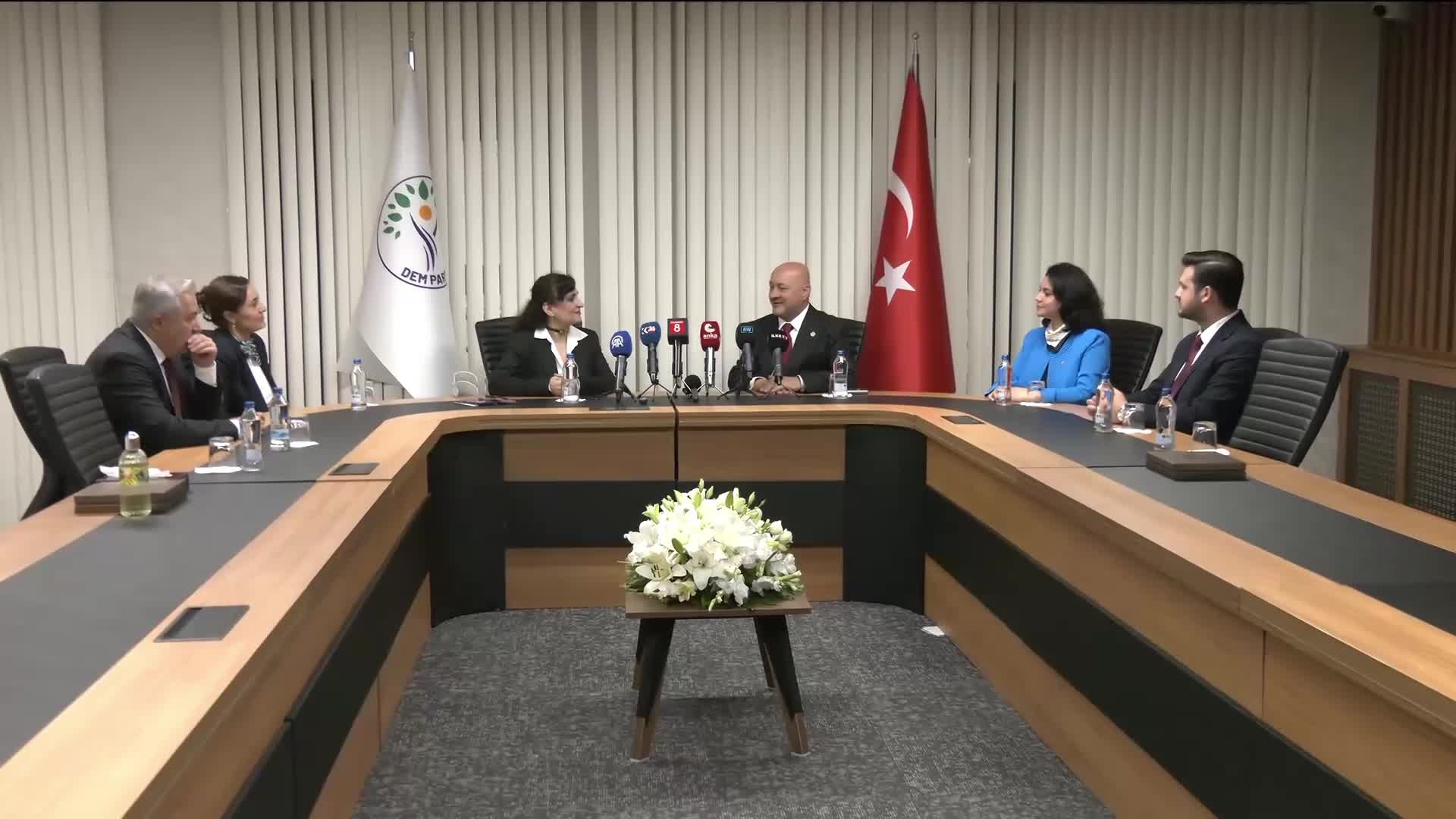 Siyasi partiler arası bayramlaşma.... DEM Parti Eş Genel Başkan Yardımcısı Çelebi: "Önümüzdeki günlerde halkın beklediği bu adımlar bir an önce atılmış olur"