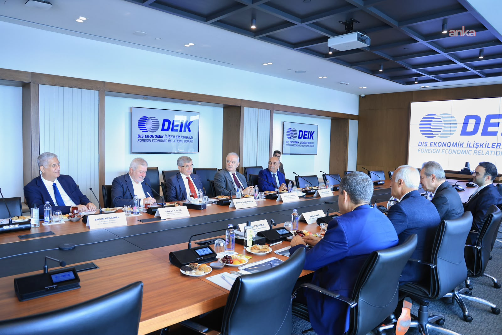 Gelecek Partisi Genel Başkanı Davutoğlu, DEİK Başkanı Olpak'ı ziyaret etti