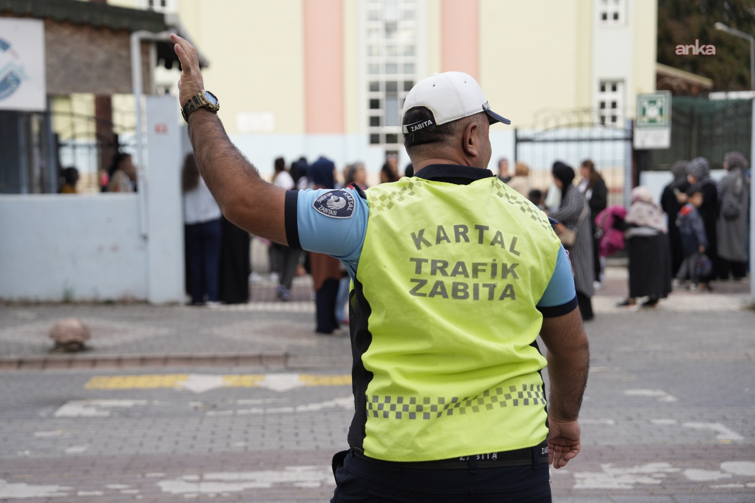 Kartal Zabıtası'ndan okul önlerinde "güvenli trafik" mesaisi