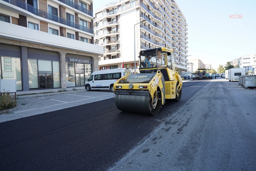 Beylikdüzü'nde yol bakım ve yenileme çalışmaları devam ediyor