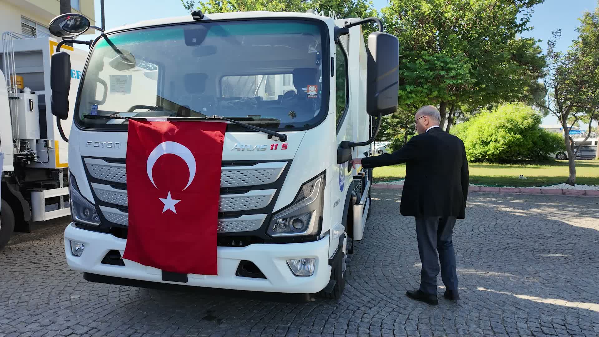 Yüreğir Belediyesi filosuna dört yeni araç eklendi